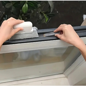 Kartáč na čištění okenních drážek