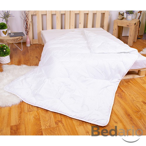 Prošívaná přikrývka ECONOMY Makovice 140x200