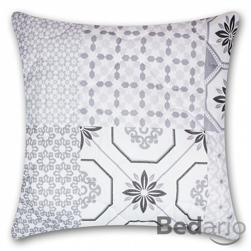 Prošívaný bavlněný polštářek Classic s motivem - černobílý patchwork 45x45